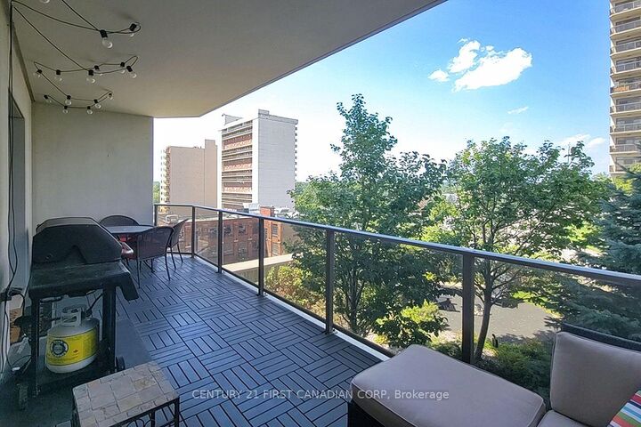 Property Photo: 330 Ridout Street N 809 ON N6A 0A7