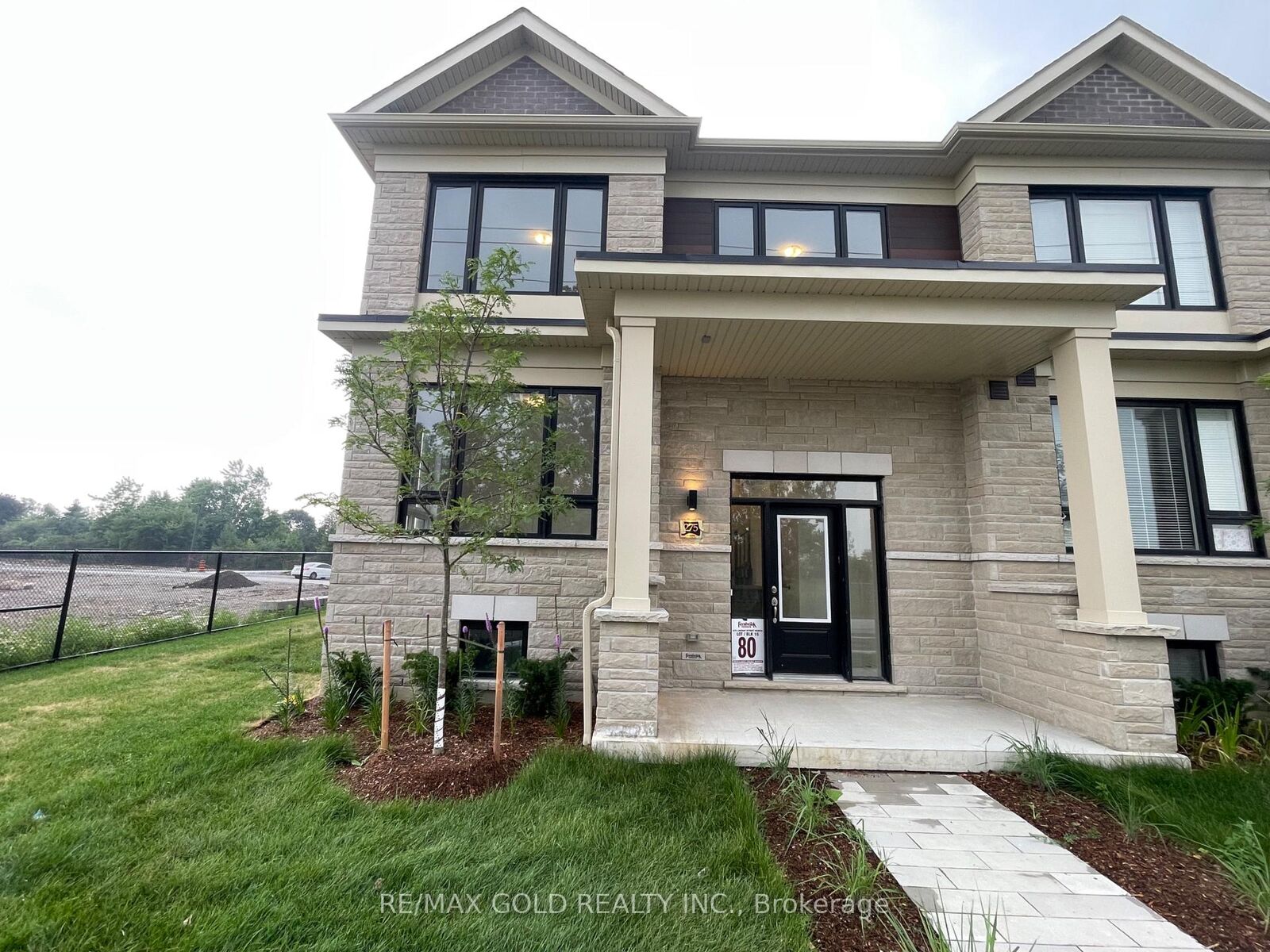 Property Photo:  275 Lindsay Street N  ON K9V 0T4 