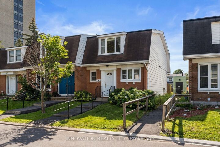 Property Photo:  920 Dynes Road 13  ON K2C 0G8 