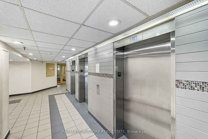 Property Photo: 400 McLevin Avenue 1603 ON M1B 5J4