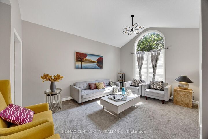 Property Photo: 2 Havenwood Way ON N6H 5C2