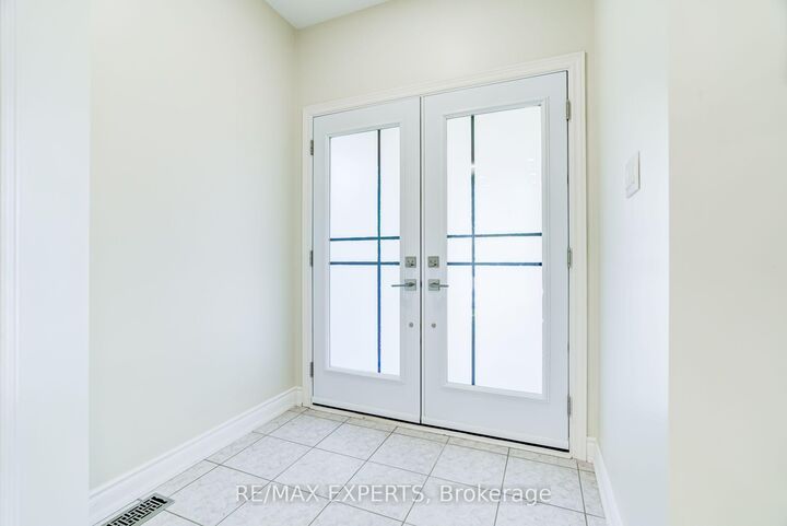 Property Photo:  45 Naughton Drive  ON L4C 0R2 