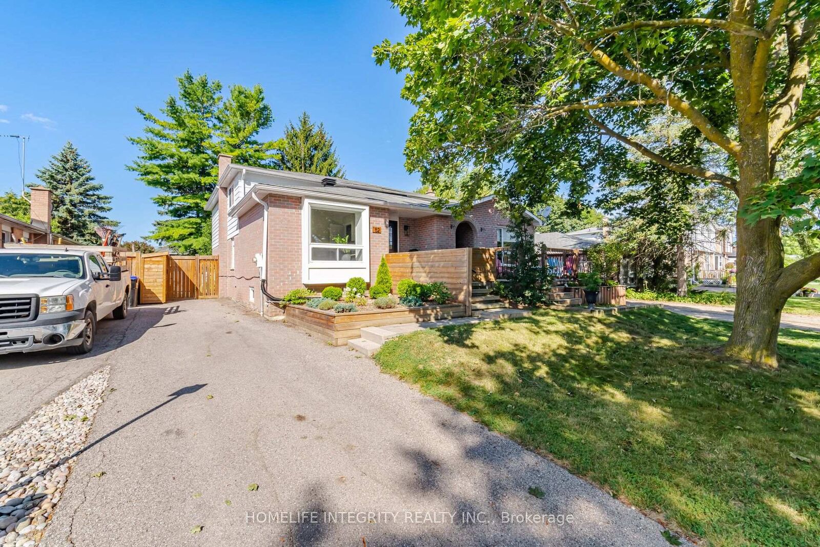 Property Photo: 52 Stewart Avenue ON L9R 1C2