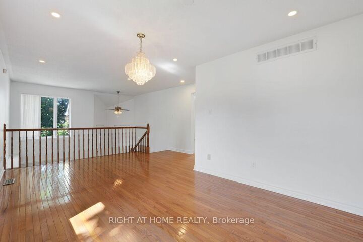 Property Photo:  53 Yoho Drive  ON K2M 2R4 