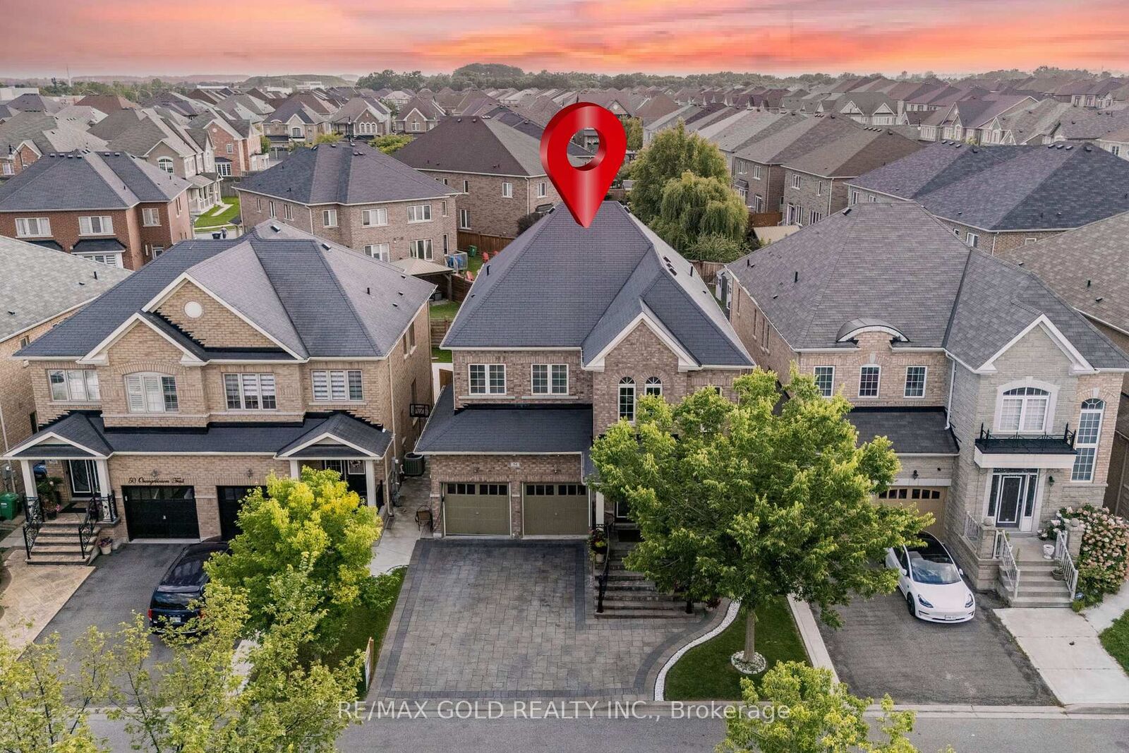 Property Photo: 54 Orangeblossom Trail ON L6X 3B5