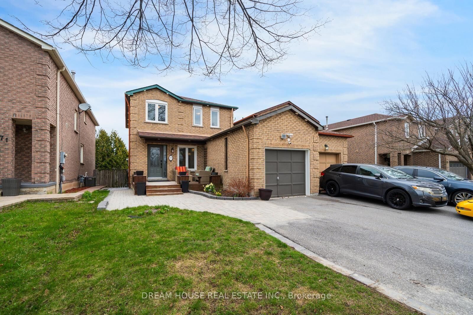 Property Photo:  73 Hewitt Crescent  ON L1S 7B4 