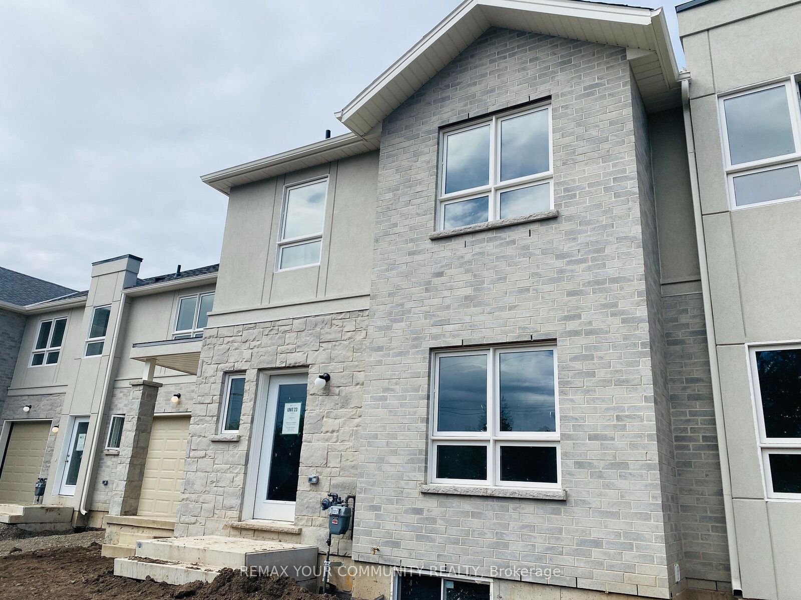 Property Photo:  76 St. George Street 23  ON L3C 5N1 