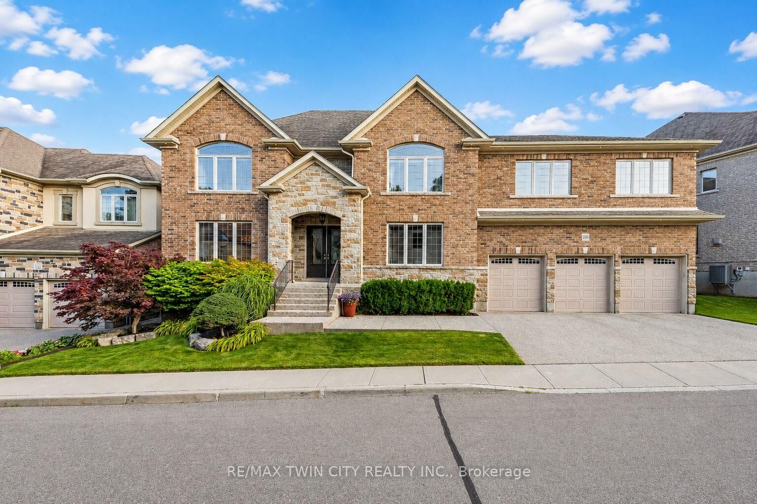 Property Photo:  258 Edgewater Crescent 3  ON N2A 4M2 
