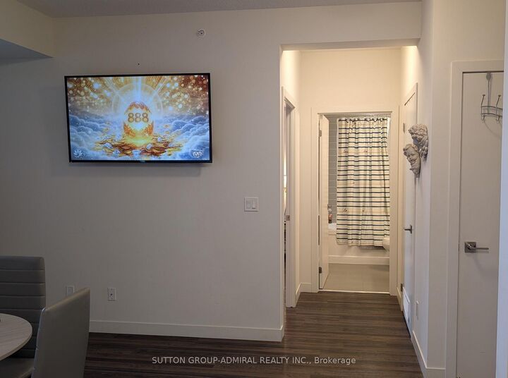 Property Photo: 2093 Fairview Street 809 ON L7R 0E6
