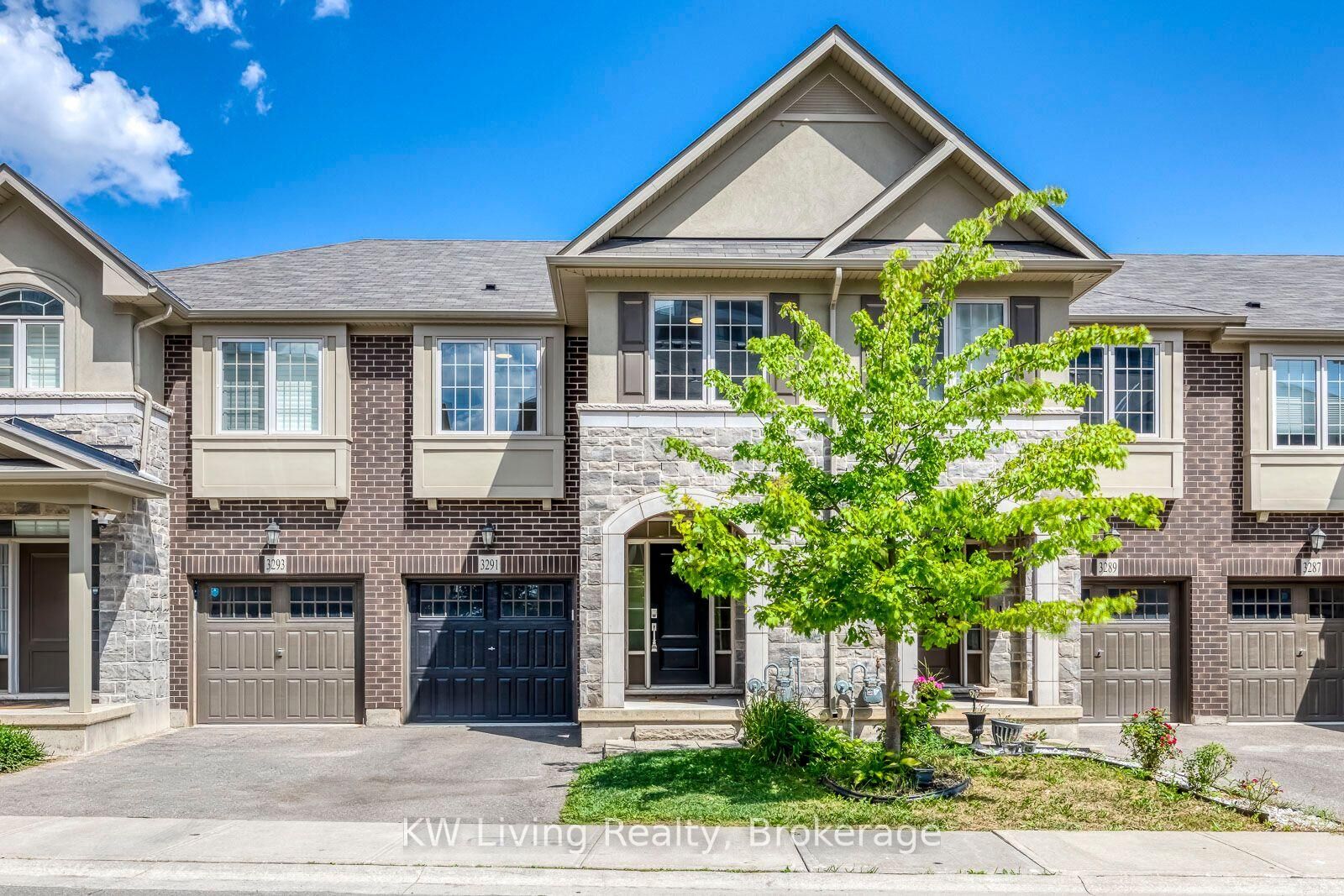 Property Photo: 3291 Mockingbird Common ON L6H 0W9
