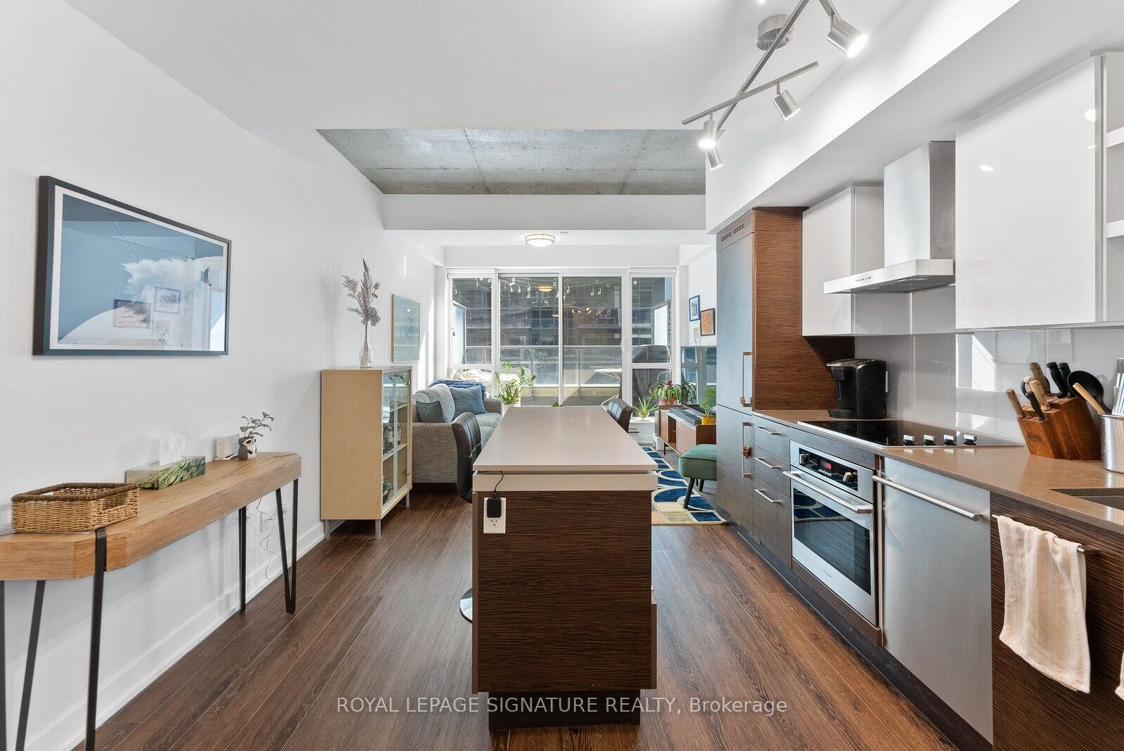 Property Photo:  1030 King Street W 333  ON M6K 0B4 
