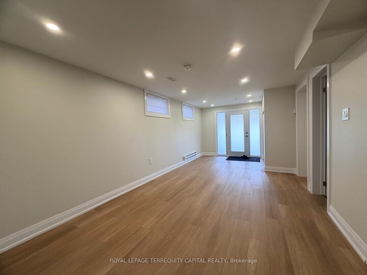 Property Photo:  284 Livingstone Street W Unit 2  ON L4N 7A9 