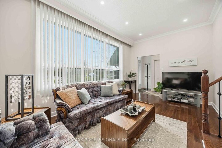 Property Photo: 14 Dashwood Crescent ON M9V 2N8