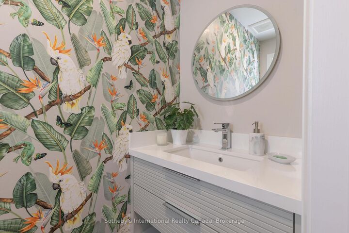 Property Photo: 1064 Queen Street W 32A ON L5H 4K3