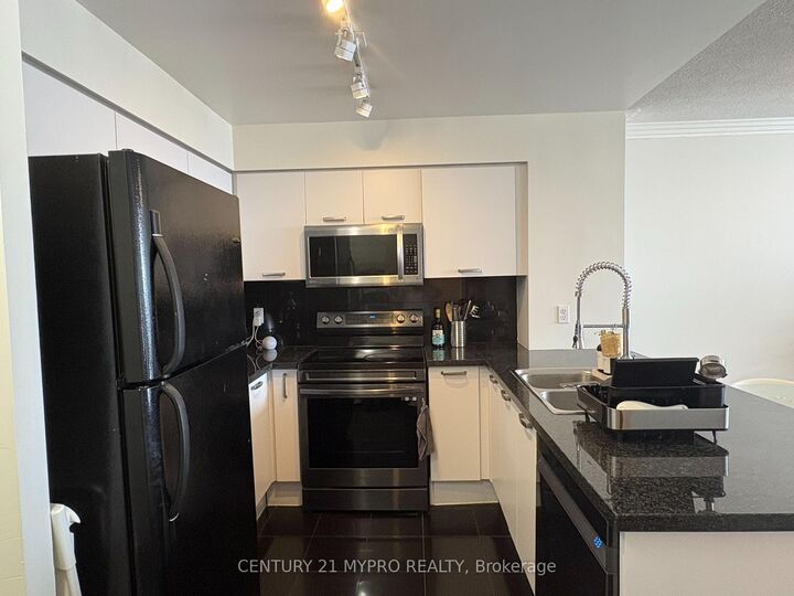 Property Photo:  55 Harrison Garden Boulevard Lph6  ON M2N 7G3 