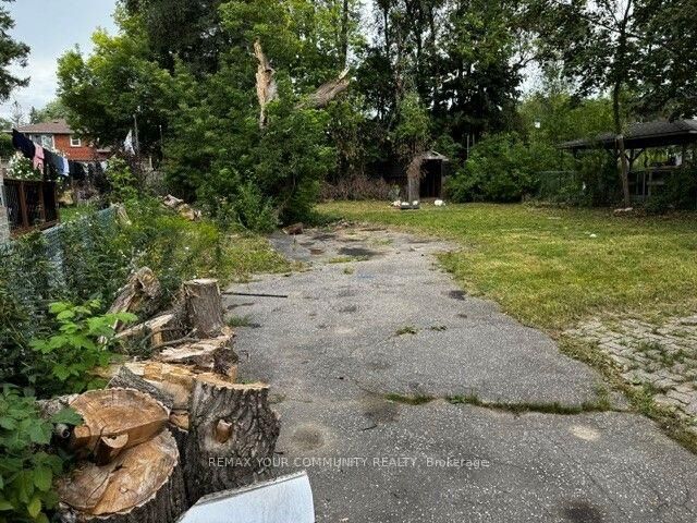 Property Photo: 330 Horsham Avenue ON M2R 1G6