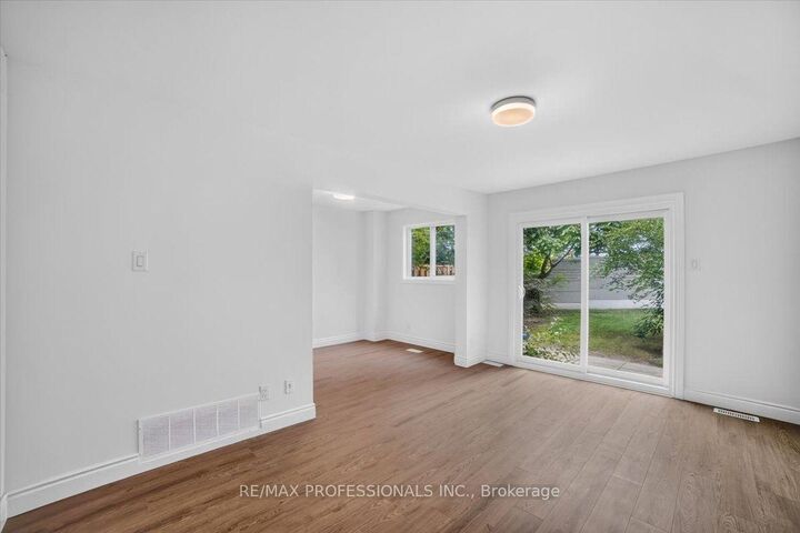 Property Photo: 2687 Bromsgrove Road 6 ON L5J 4C6