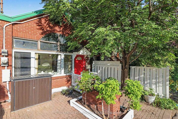 Property Photo:  447 Hilson Avenue  ON K1Z 6C2 