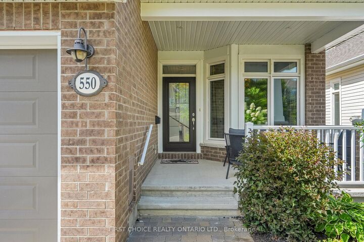 550 Silverbell Crescent — photo 1