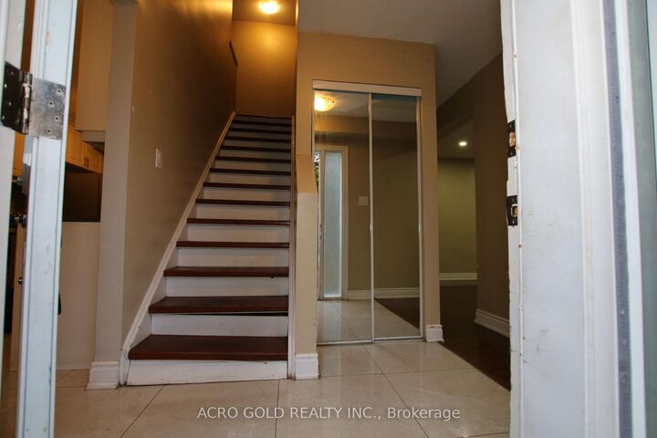 Property Photo: 13 Hillgate Drive ON L6S 1P9