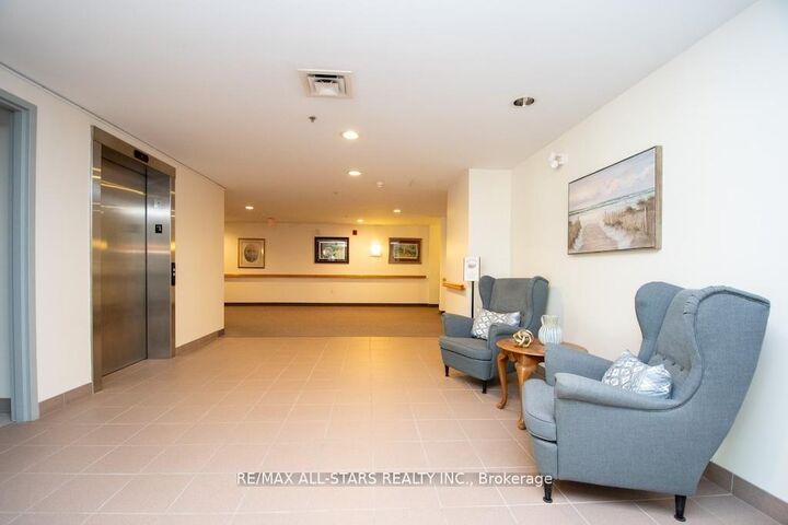 Property Photo:  8 Huron Street 106  ON K9V 6K3 
