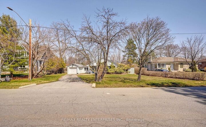 Property Photo: 1235 Old River Road ON L5G 3G2