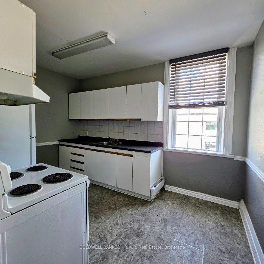 Property Photo:  47 William Street N 4  ON K9V 3Z9 