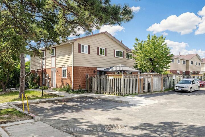 Property Photo: 18 San Vito Way 18 ON M3L 2G8