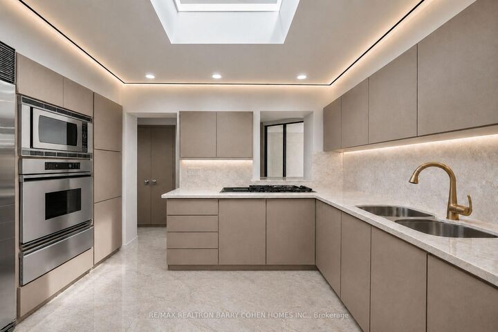 Property Photo: 428 Russell Hill Road ON M5P 2S3