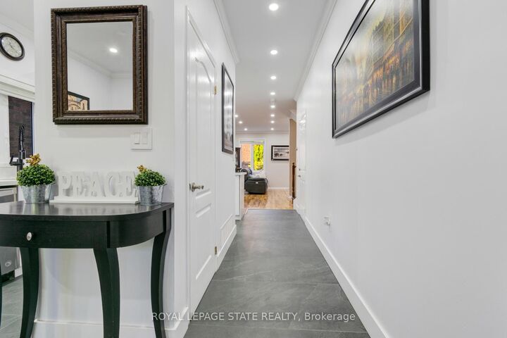 Property Photo: 33 Panorama Way ON L8E 6C6