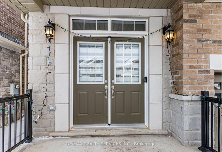 Property Photo:  17 Overstone Road E  ON L7G 0M9 