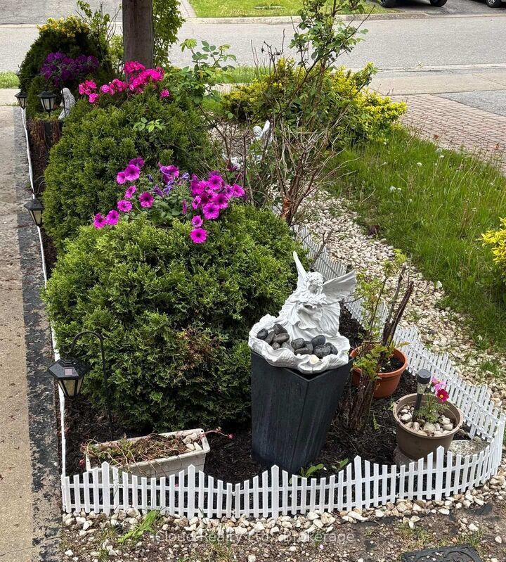 Property Photo:  5661 Volpe Avenue  ON L5V 3A6 