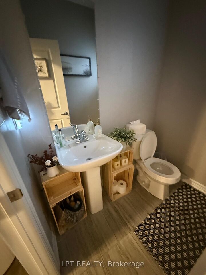 Property Photo:  50 Spring Crest (Upper Unit) Way  ON L2V 0J8 