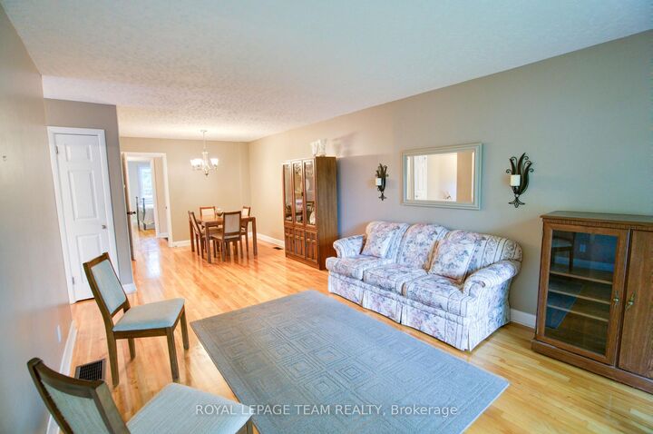 Property Photo:  1072 Aldea Avenue  ON K1H 8B9 