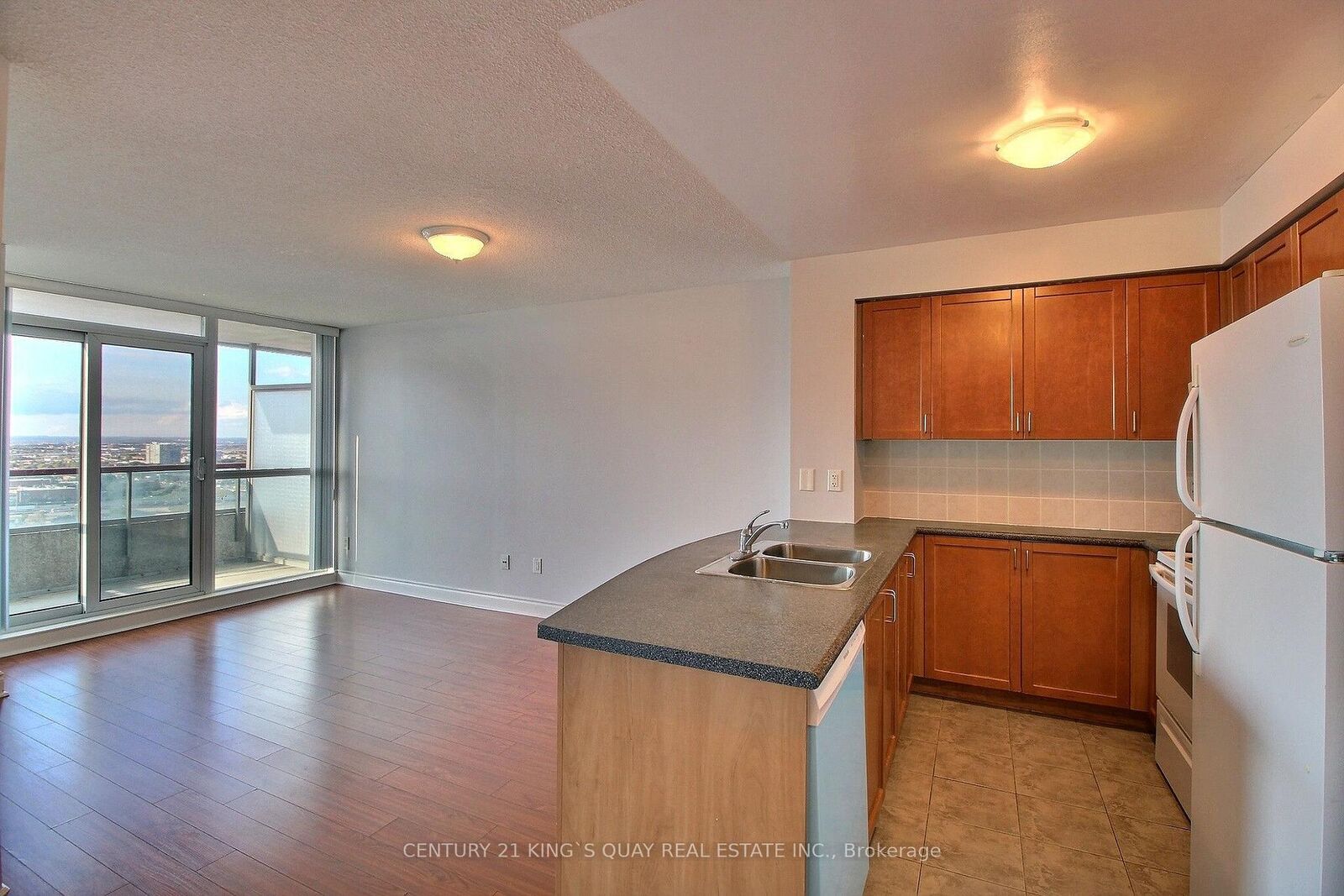 Property Photo:  60 Brian Harrison Way 2205  ON M1P 5J5 