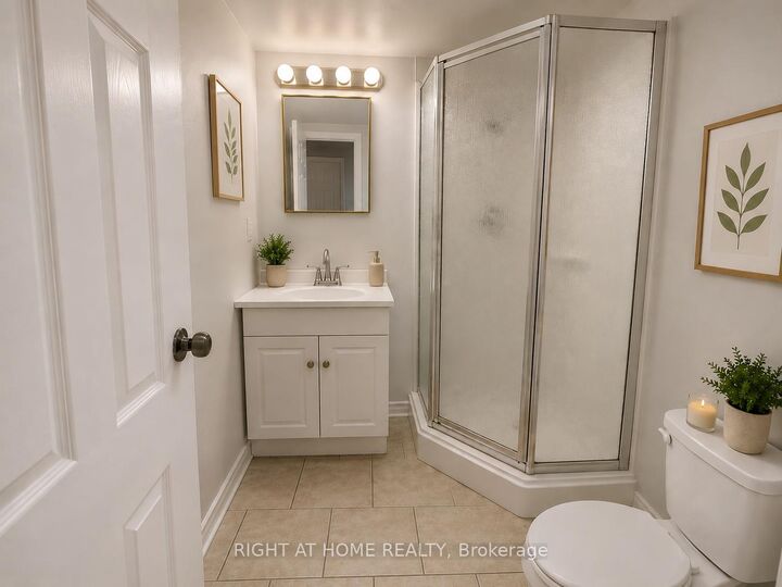 Property Photo:  67 Brentwood Drive Lower  ON L8T 3W2 
