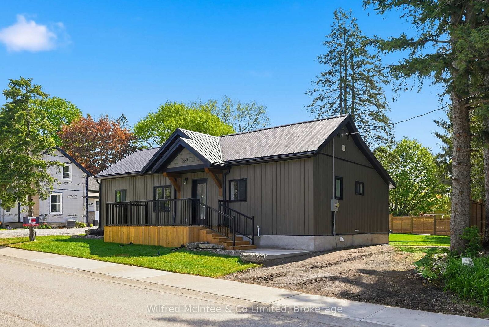 Property Photo: 550 Wellington Street ON N4W 3G9