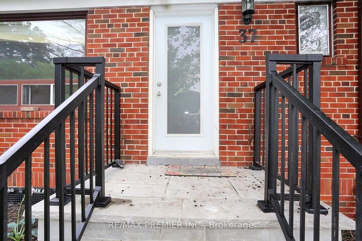 Property Photo:  37 Silvercrest Avenue Upper  ON M8W 2S3 