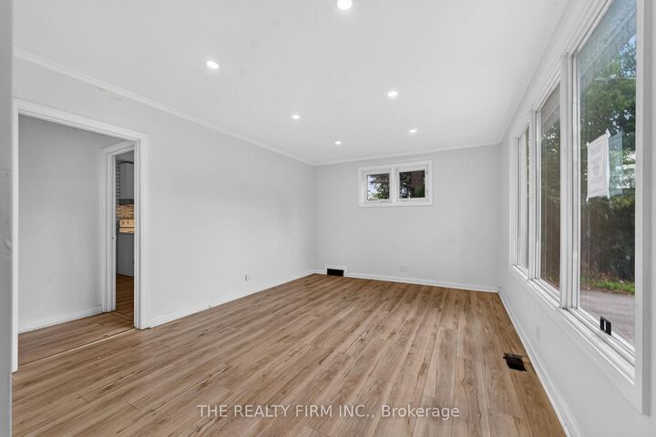 Property Photo:  24 Fairview Court  ON N6C 2C5 