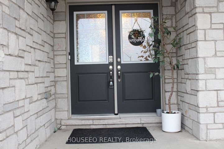 Property Photo: 58 Oriole Crescent ON L3K 6E2