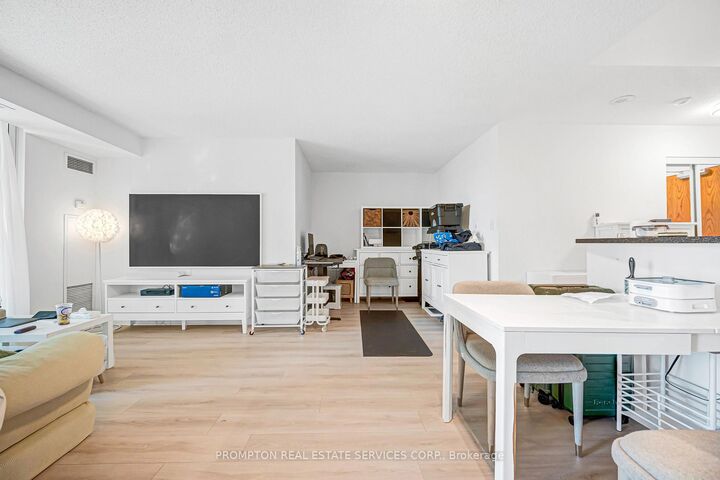 7 Lorraine Drive 807 — photo 1