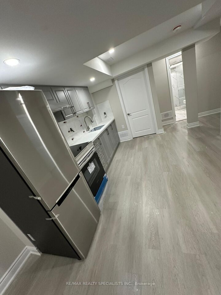 Property Photo: 10 Bramacre Court ON L7A 1T5