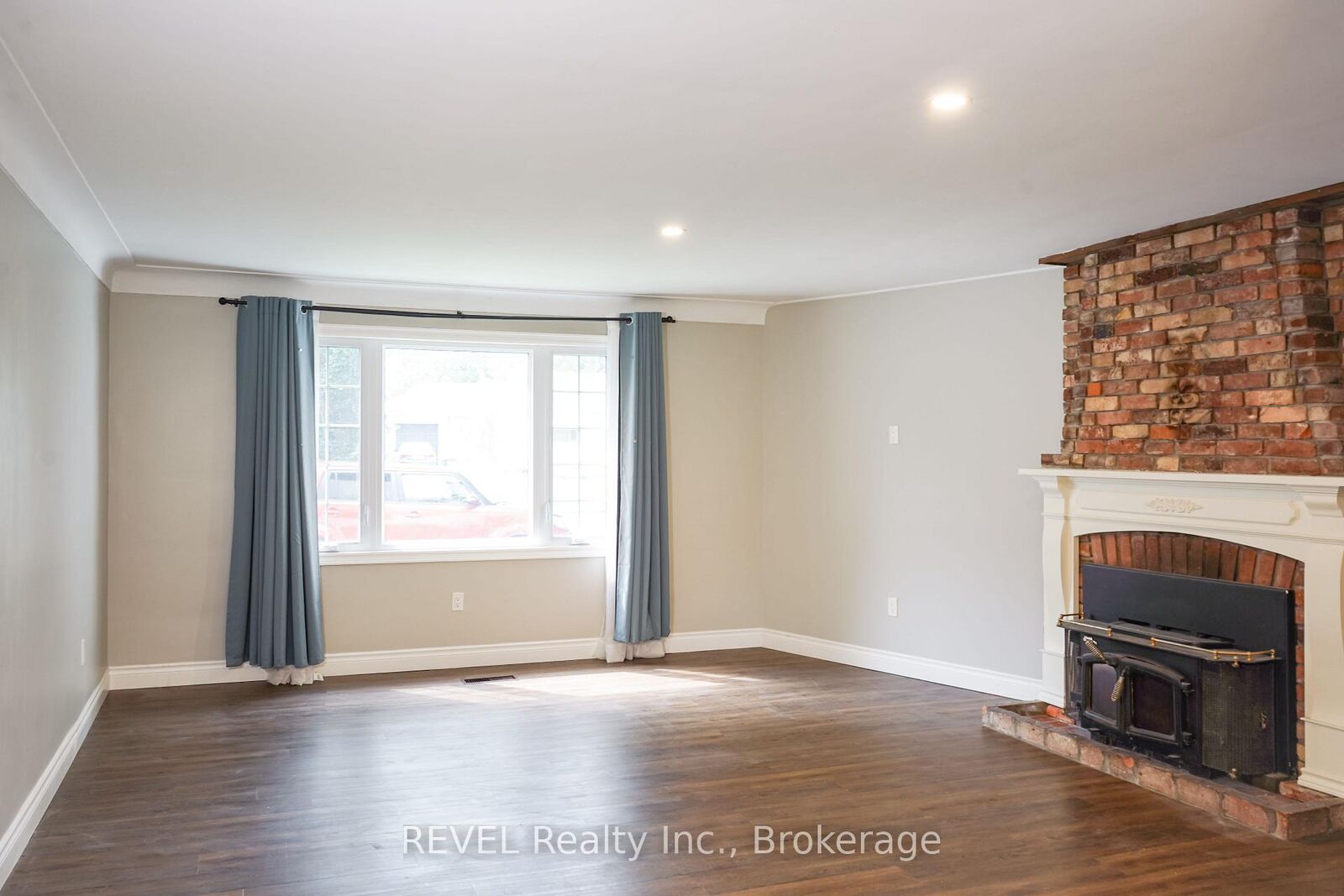 Property Photo:  3204 Saint Paul Avenue Main Floor  ON L2J 2M1 
