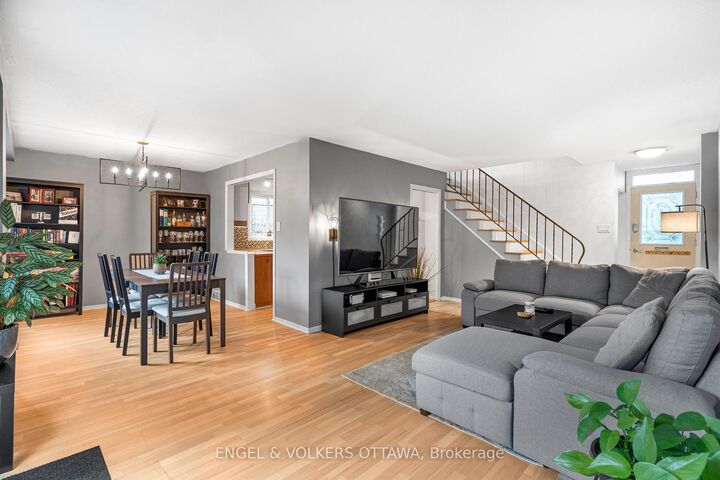 Property Photo: 10 Estelle Crescent ON K2H 5X1