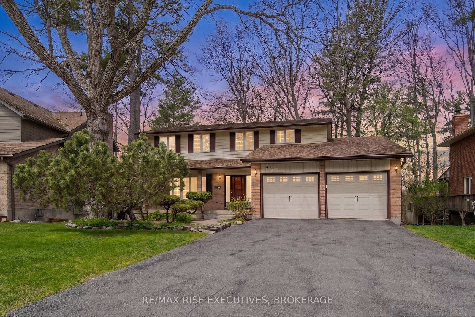 Property Photo:  899 Safari Drive  ON K7M 6W2 
