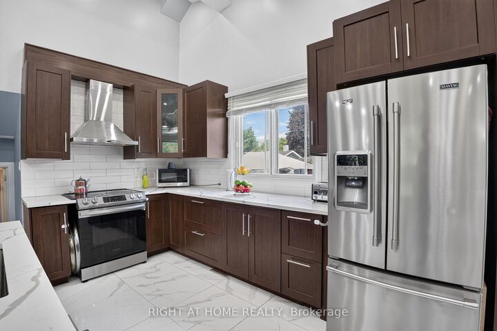 Property Photo: 1385 Chartrand Avenue ON K1E 1H9