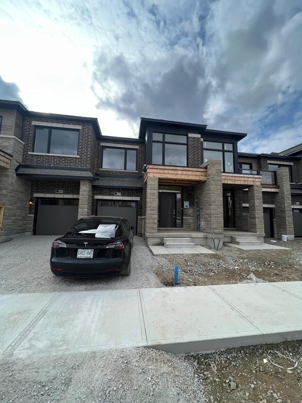 Property Photo:  1470 Rose Way  ON L9E 1V7 