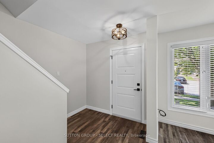 Property Photo:  925 Lawson Road 8  ON N6G 4X3 