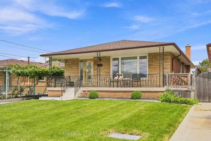 7 Duchess Court — photo 1