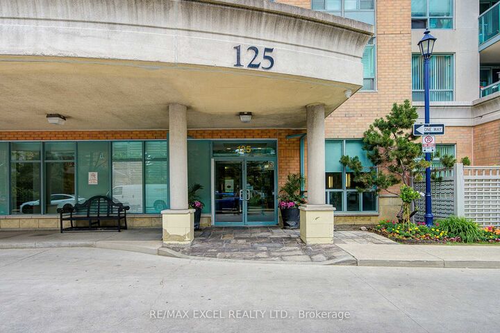Property Photo: 125 Omni Drive W 739 ON M1P 5A9